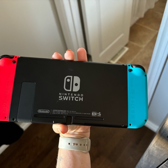 Nintendo switch & accessories - Picture 7 of 8